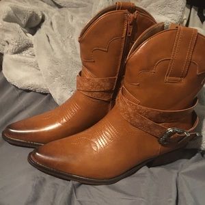 Size 8 New Pierre Dumas brown boots ankle
